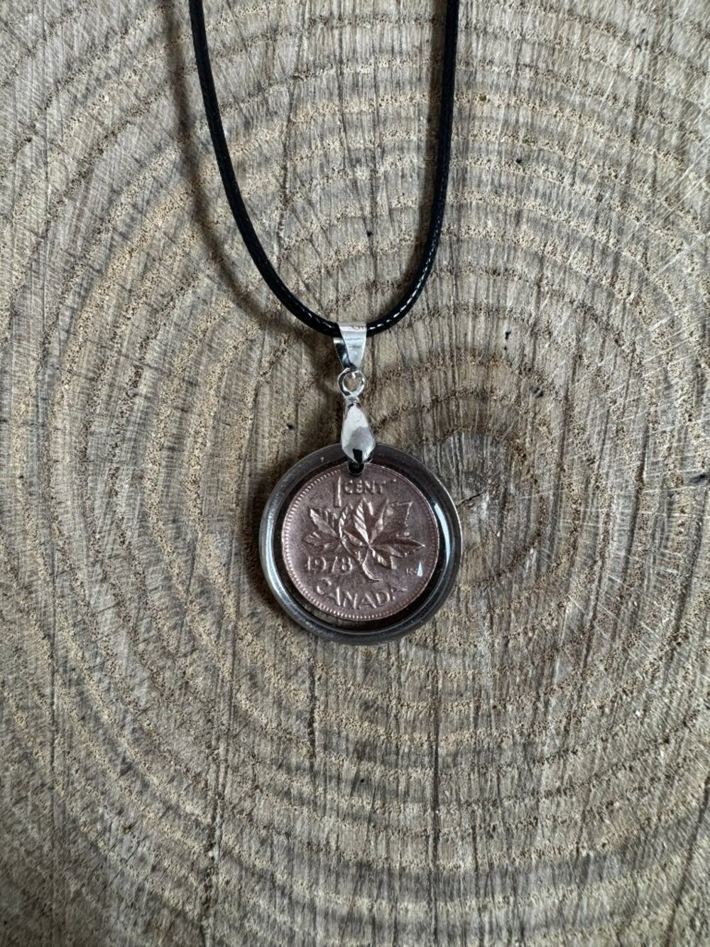 1978 Canadian 1 Cent Coin Necklace | Handcrafted Resin Pendant | Canadian Penny - Picture 10 of 12